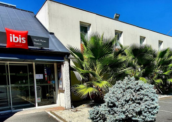 Photo entrée hôtel Ibis