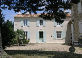 Le gîte depuis le jardin