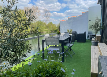 Calme dans le marais poitevin. Magné. Idéal pour la pêche. Cabane de pêcheur marais poitevin.