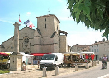 Coulon Marché Place de l'église