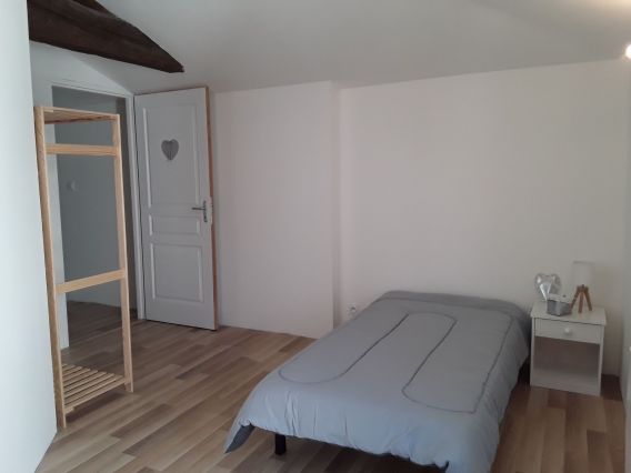Chambre n°1 avec 2 lits 1 place.