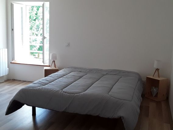 Chambre n°2 avec 1 lit 2 places.