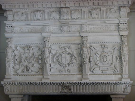 Cheminée à symbole alchimique