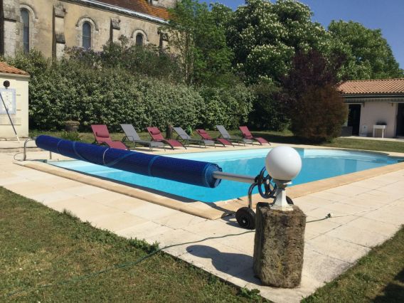 Piscine avec bain de soleil