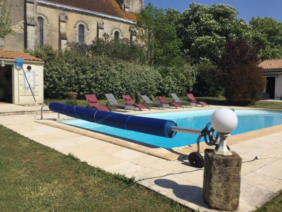 Piscine avec bain de soleil