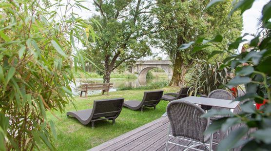 Auberge de la Rivière Extérieur 2