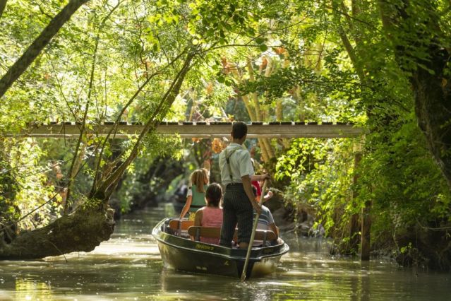 Balades en famille sur le Marais - Camping la Venise Verte