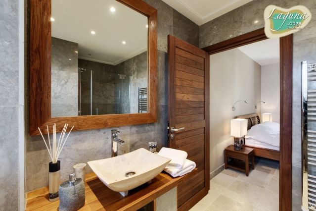 Chambre salle de bain Laguna Lodge Résidence