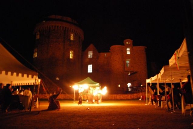 Chateau Saint Mesmin, banquet, la nuit