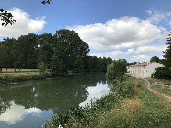 Chemin de halage devenu piste cyclable