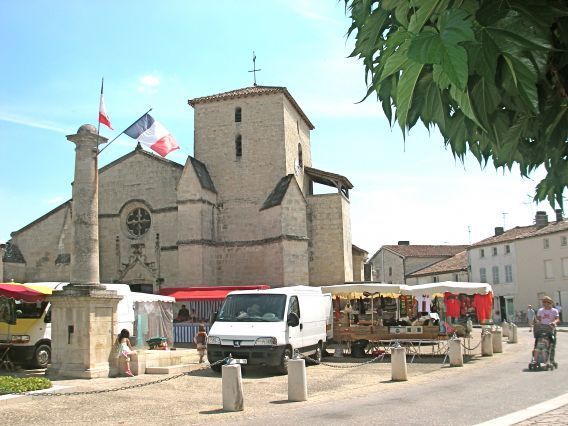 Coulon Marché Place de l'église