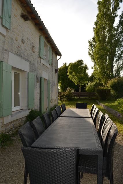 Grande table extérieur pour vos repas tous ensemble