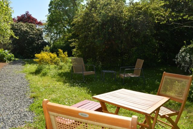 Jardin de la chambre d'hôtes le carré rouge