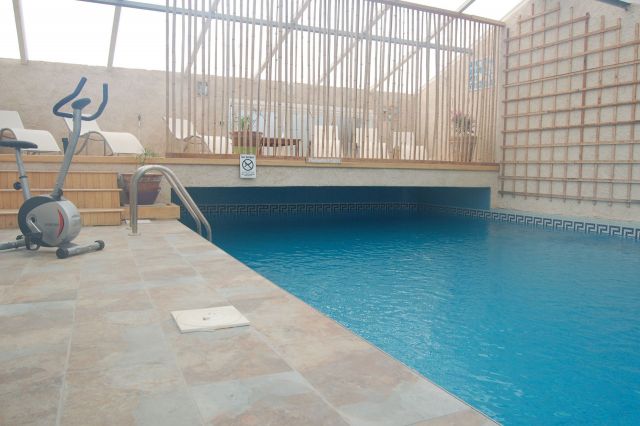 Piscine couverte ,chauffée à 29°