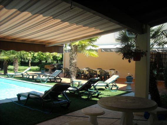 Terrasse et piscine