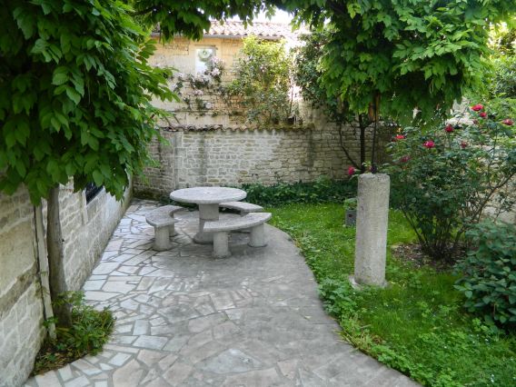 La cour d'entrée