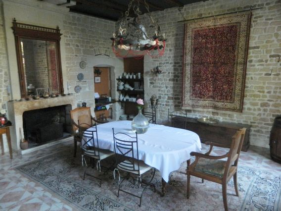 Salle à manger sur tous les angles
