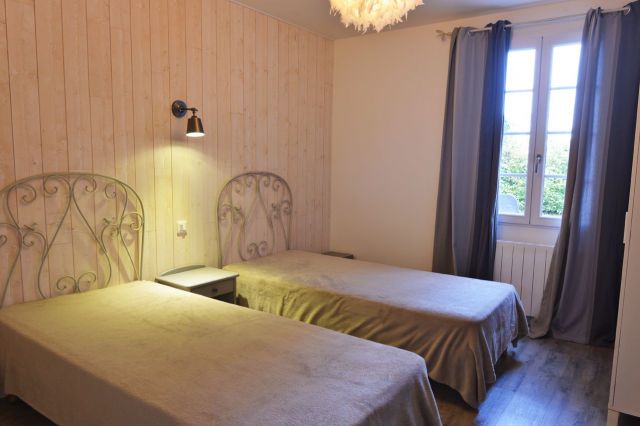 Chambre avec deux lits pouvant être rassemblés