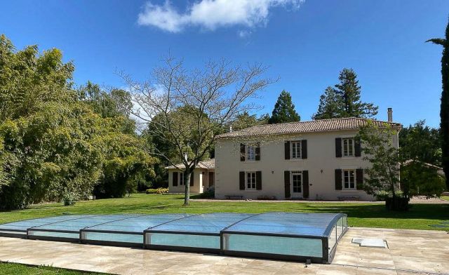 Extérieur abri et piscine