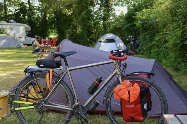 Emplacement Randonneur Cyclo proche Vélo Francette à Magné dans le Marais Poitevin.