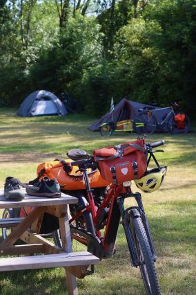 Emplacement Randonneur Cyclo proche Vélo Francette à Magné dans le Marais Poitevin.