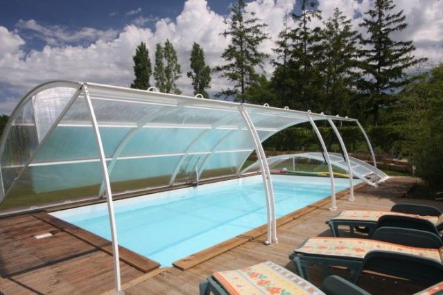 Et bien sûr vous aurez accès à la piscine chauffée couverte. Chauffée à partir du mois d’avril (en fonction de la météo).