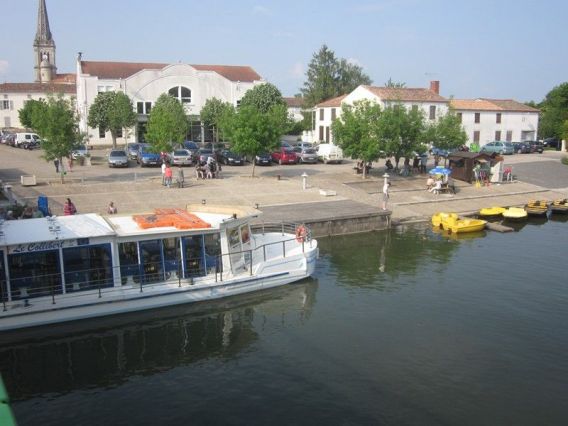 Le port de Damvix