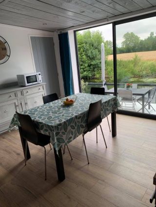 Location marais poitevin pêche . bord de la sèvre. coulon . salon de jardin sur terrasse en bord de sèvre dans le marais poitevin4.JPG