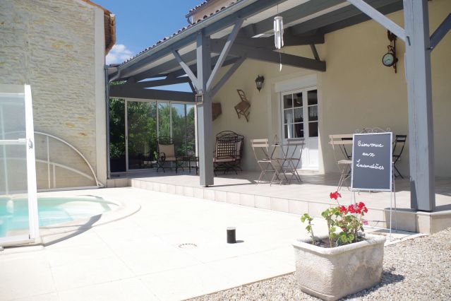 #maraispoitevin#chambresdhotes#piscine#Terrasse couverte