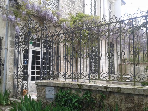 L'entrée vu de l'extérieur