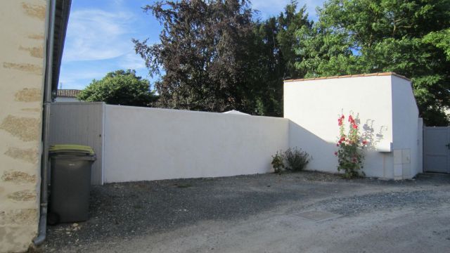 Emplacement véhicule et entrée