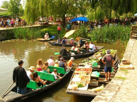 Le marché sur l'eau.JPG