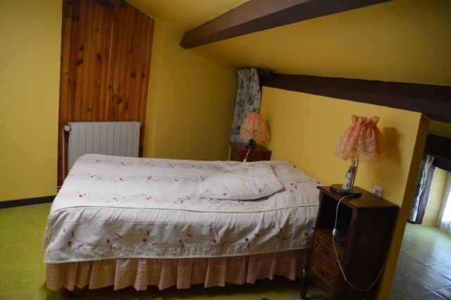 Chambre jaune lit 140