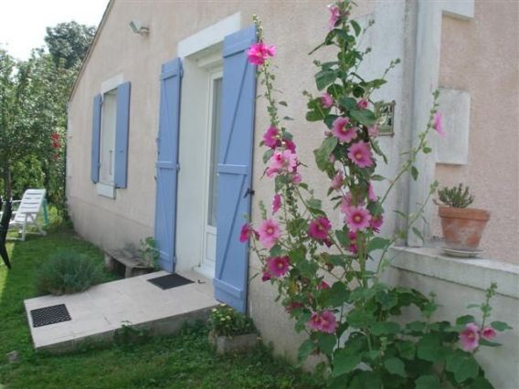 Entrée du gîte avec vue sur le Marais