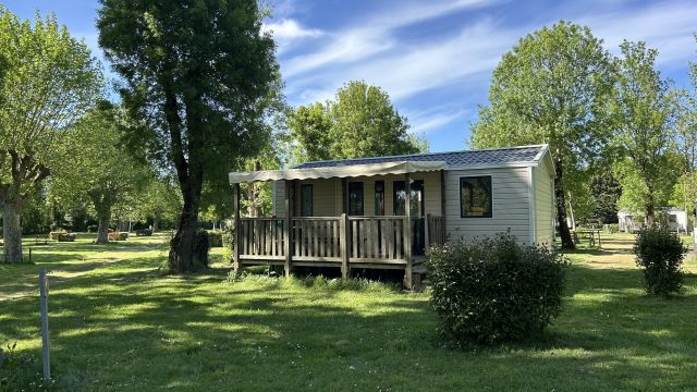 Mobil-home tout équipé au Camping Le Martin Pêcheur à Magné dans le Marais Poitevin.