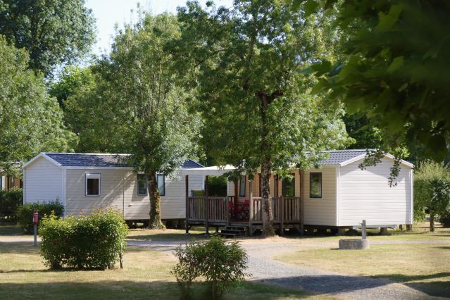 Mobil-Home tout équipé au Camping Le Martin Pêcheur à Magné dans le Marais Poitevin.