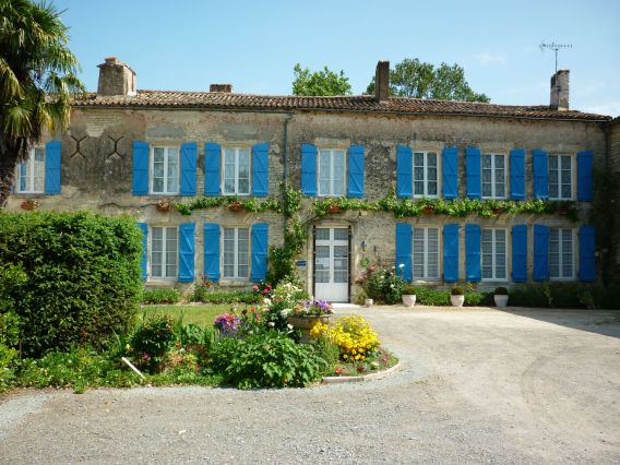 Une partie de la façade du logis