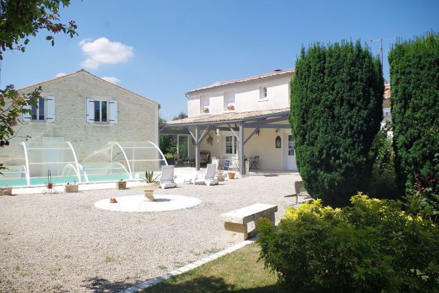 #maraispoitevin#chambresdhotes#leslavandieres#piscine#cour interieure