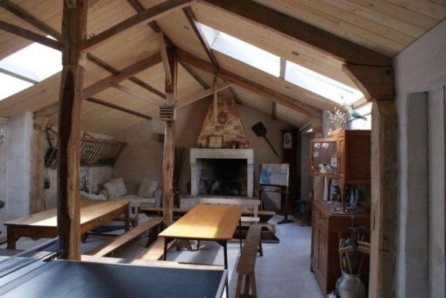 Rien ne manque dans la salle de réception des hôtes de nos chambres