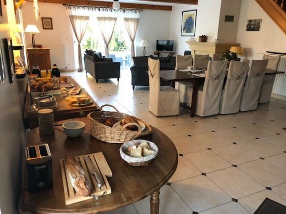 Salon - séjour petit déjeuner buffet