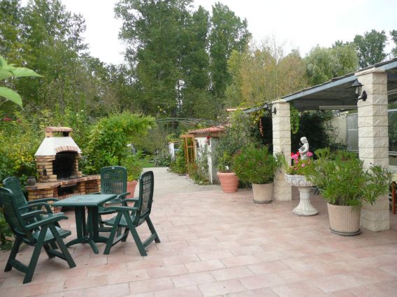 Terrasse via le jardin